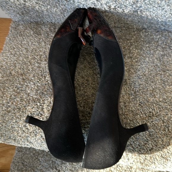 Stuart Whitman “Daydream” Black Suede Kitten Heel Pumps - Picture 8 of 11